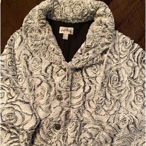 Joseph Ribkoff Coat/Cape with floral design.